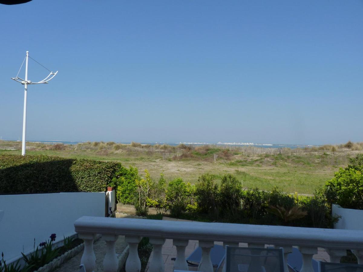 Sol-Y-Days Flamant, Superbe Appartement En Rez De Jardin Avec Grande Terrasse Et Jardinet, Face A La Mer Le Grau-du-Roi Esterno foto